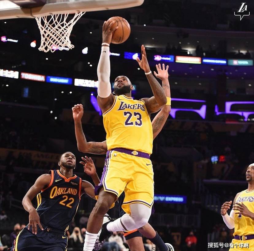 Uzi在湖人比赛中关键助攻，绝杀引发热议！的简单介绍